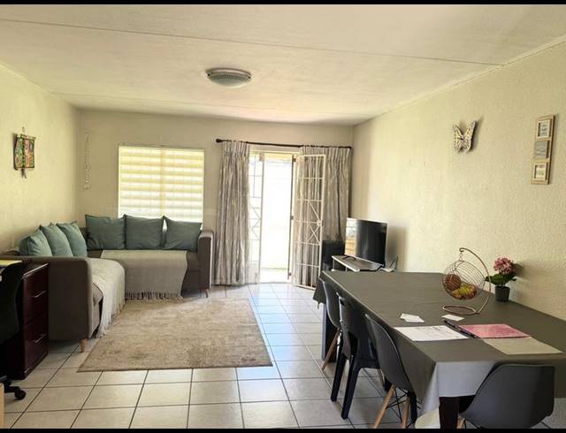2 BEDROOM TOWNHOUSE FOR SALE IN OAKDENE